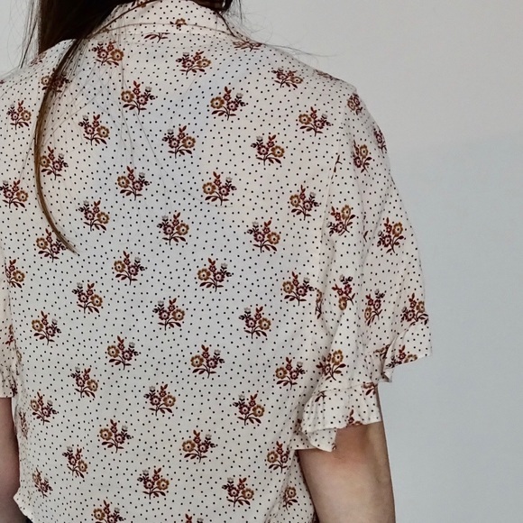 RUFFLE FLOWER CROP TOP - Picture 7 of 8